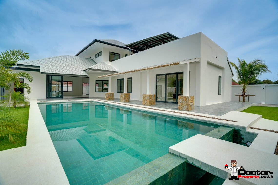 4 Bedroom Pool Villa with Spacious Area in Bang Rak, Koh Samui – For Sale